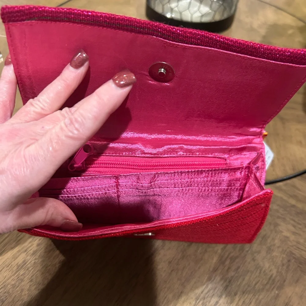 Red Floral Embroidered Women's Cloth Wallet, NWT, Absolutely Gorgeous, 4 x 8. - Picture 9 of 14